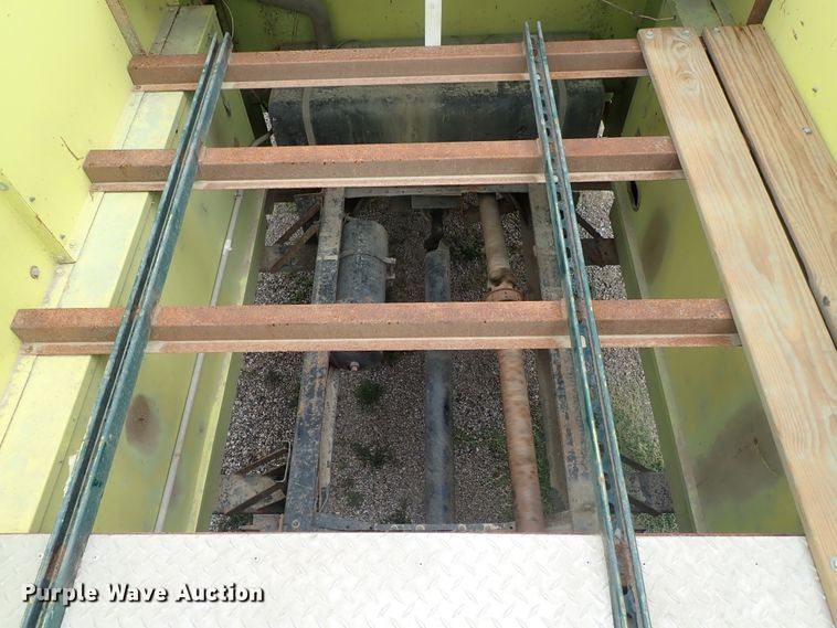 image for item DE5552 1978 Ford F700 fire truck