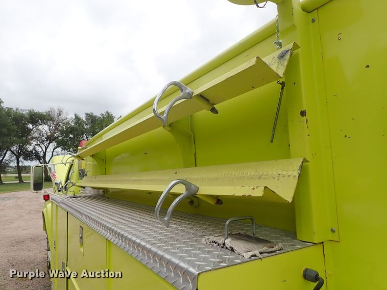 image for item DE5552 1978 Ford F700 fire truck