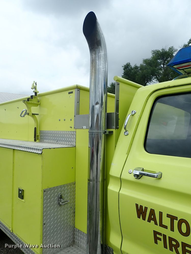 image for item DE5552 1978 Ford F700 fire truck