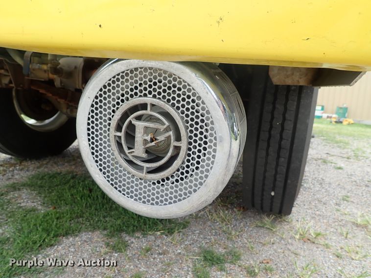 image for item DE5552 1978 Ford F700 fire truck