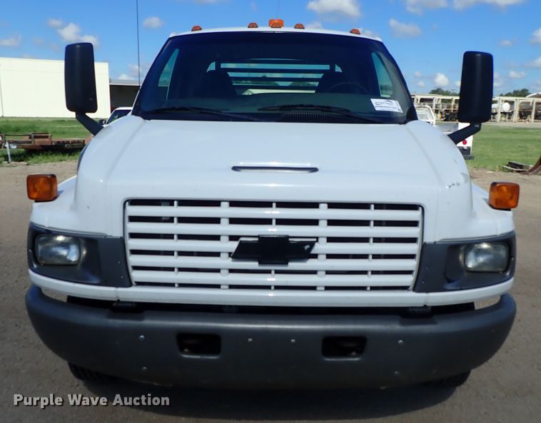 image for item DE5559 2004 GMC C4500 flatbed truck