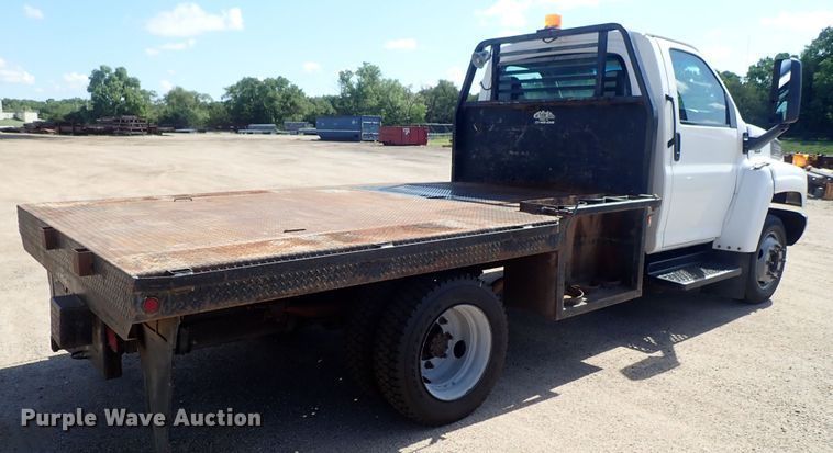 image for item DE5559 2004 GMC C4500 flatbed truck