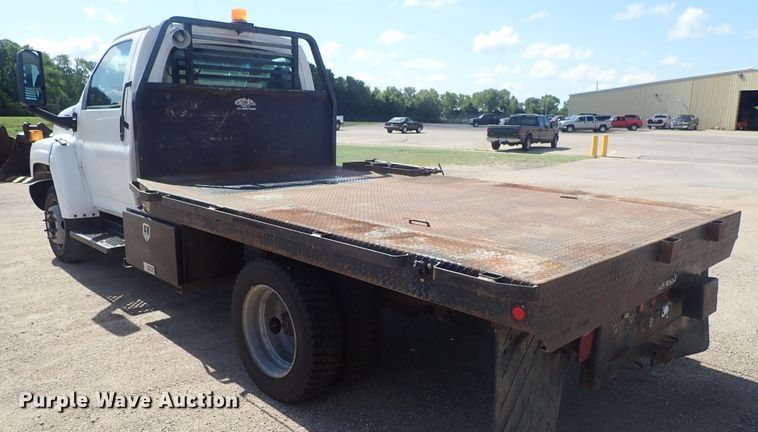 image for item DE5559 2004 GMC C4500 flatbed truck