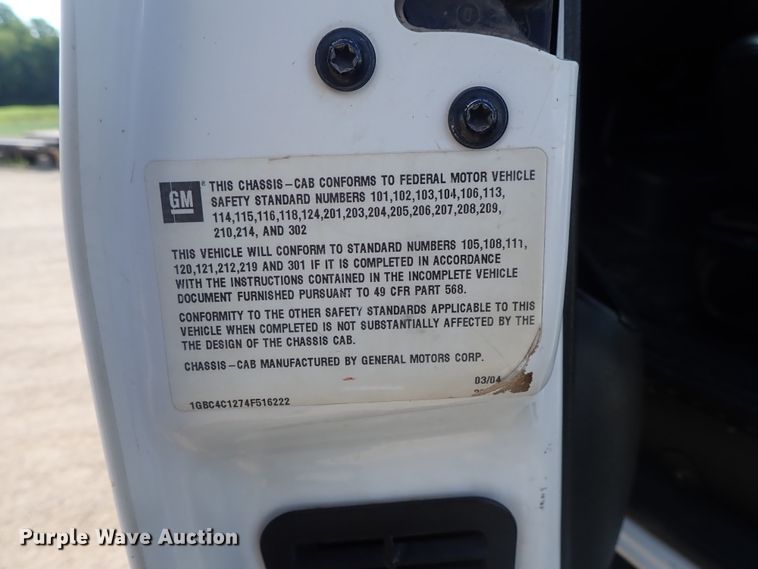 image for item DE5559 2004 GMC C4500 flatbed truck