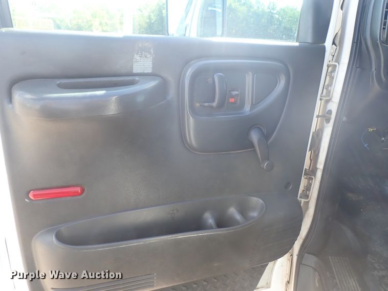 image for item DE5559 2004 GMC C4500 flatbed truck