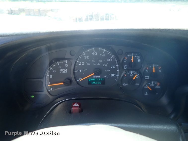 image for item DE5559 2004 GMC C4500 flatbed truck