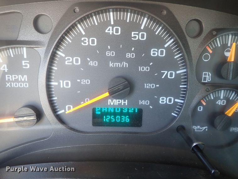 image for item DE5559 2004 GMC C4500 flatbed truck