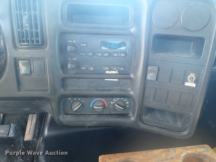 image for item DE5559 2004 GMC C4500 flatbed truck