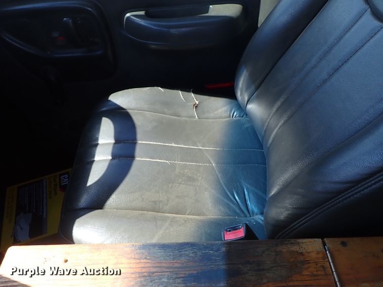 image for item DE5559 2004 GMC C4500 flatbed truck