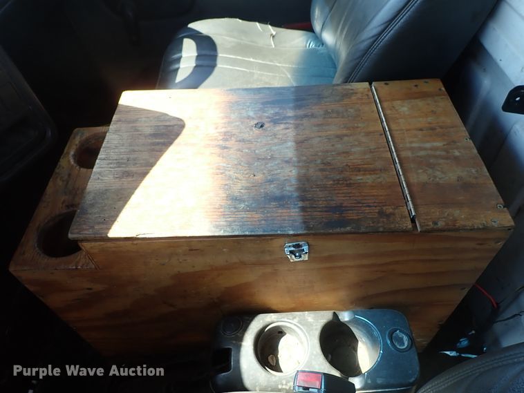 image for item DE5559 2004 GMC C4500 flatbed truck