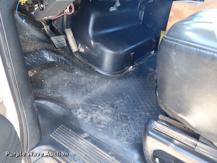 image for item DE5559 2004 GMC C4500 flatbed truck