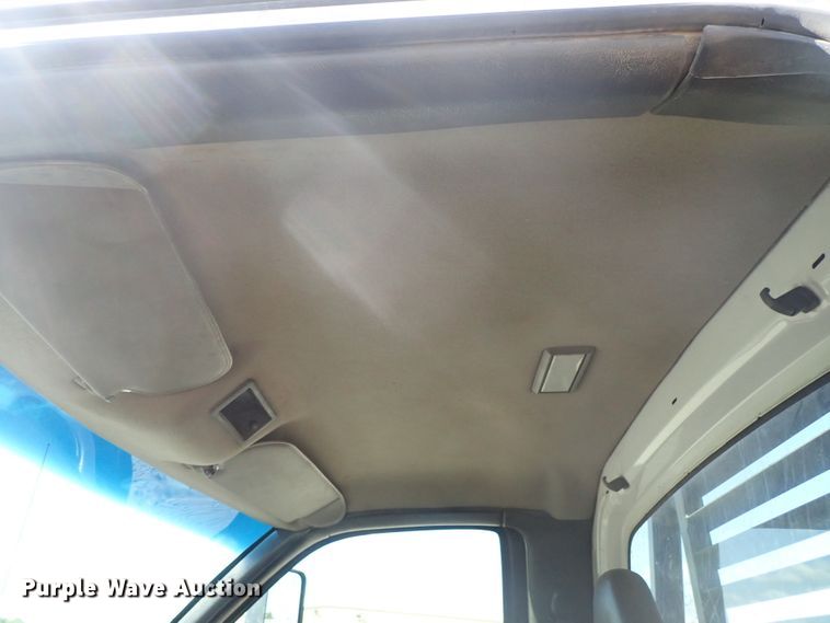 image for item DE5559 2004 GMC C4500 flatbed truck