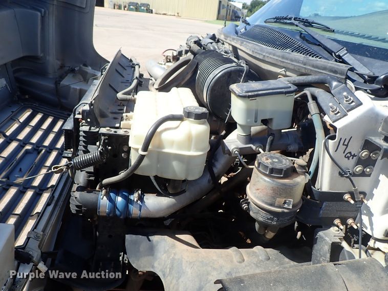 image for item DE5559 2004 GMC C4500 flatbed truck