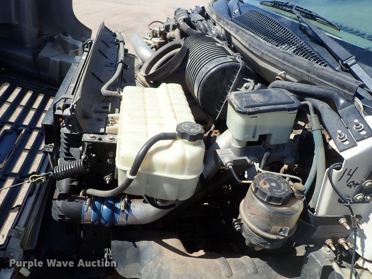 image for item DE5559 2004 GMC C4500 flatbed truck