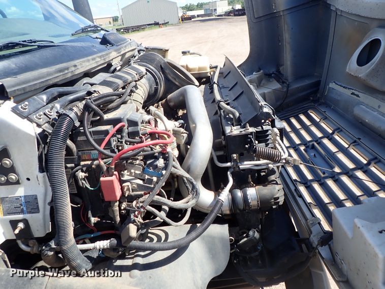 image for item DE5559 2004 GMC C4500 flatbed truck