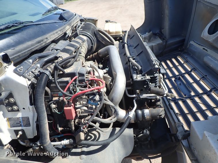 image for item DE5559 2004 GMC C4500 flatbed truck