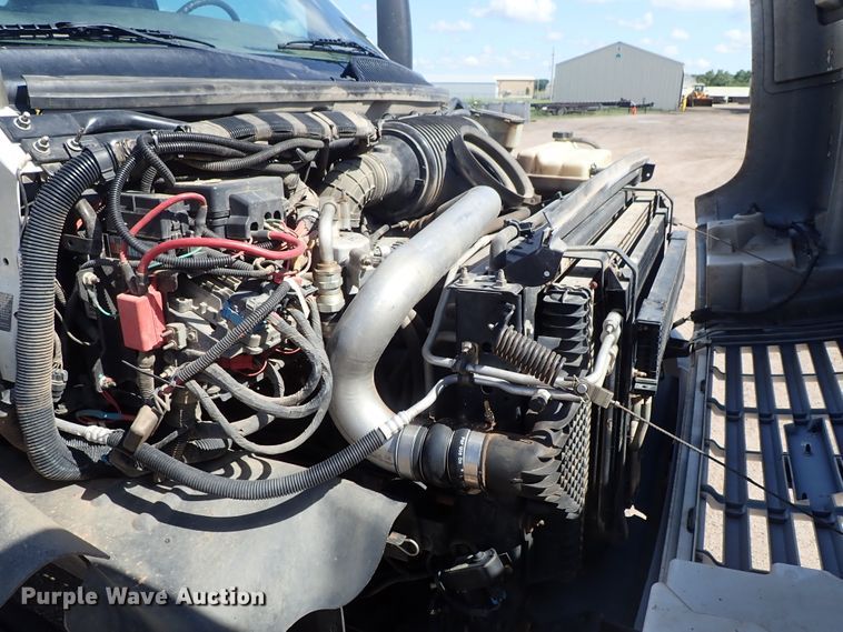 image for item DE5559 2004 GMC C4500 flatbed truck