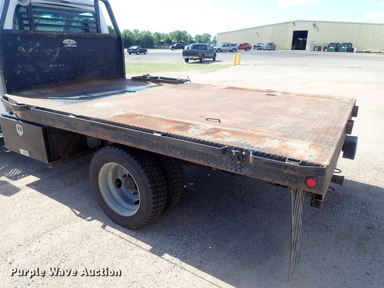 image for item DE5559 2004 GMC C4500 flatbed truck