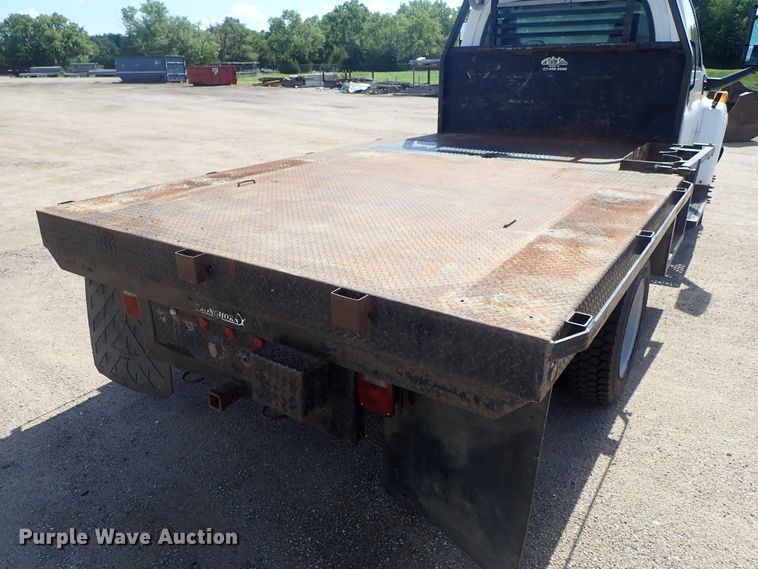 image for item DE5559 2004 GMC C4500 flatbed truck