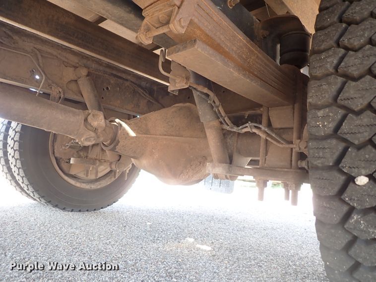 image for item DE5559 2004 GMC C4500 flatbed truck