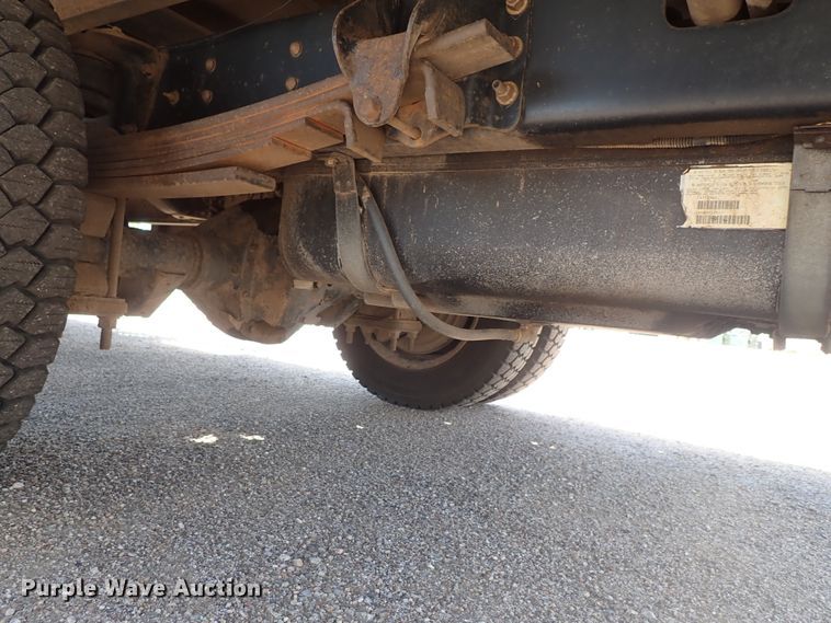 image for item DE5559 2004 GMC C4500 flatbed truck