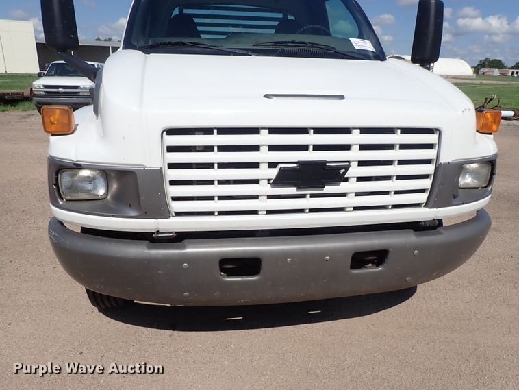 image for item DE5559 2004 GMC C4500 flatbed truck