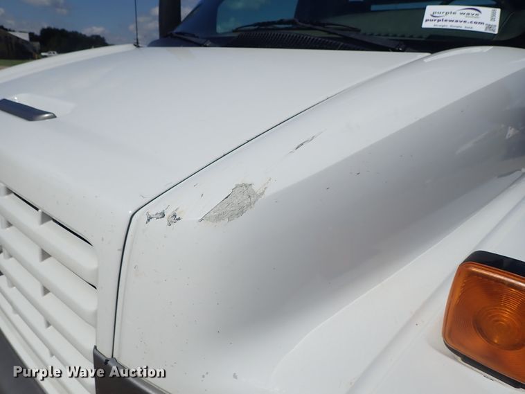 image for item DE5559 2004 GMC C4500 flatbed truck