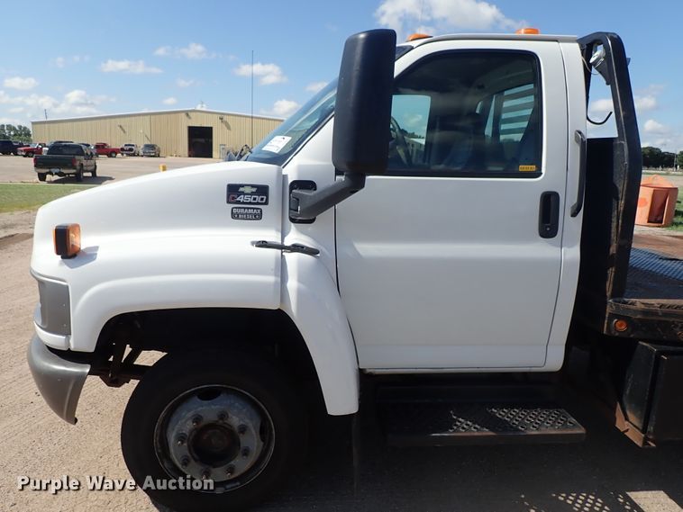 image for item DE5559 2004 GMC C4500 flatbed truck