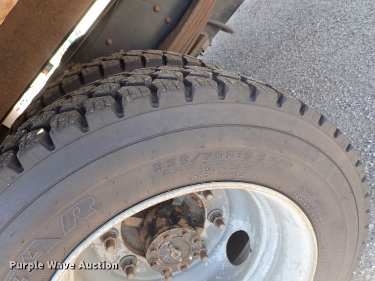 image for item DE5559 2004 GMC C4500 flatbed truck