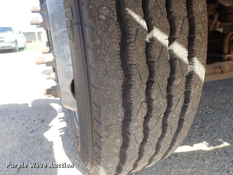 image for item DE5559 2004 GMC C4500 flatbed truck