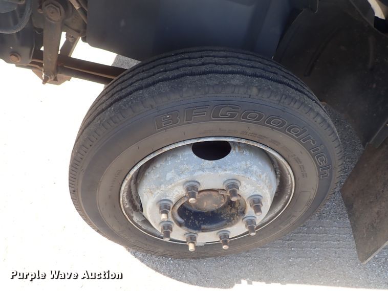 image for item DE5559 2004 GMC C4500 flatbed truck