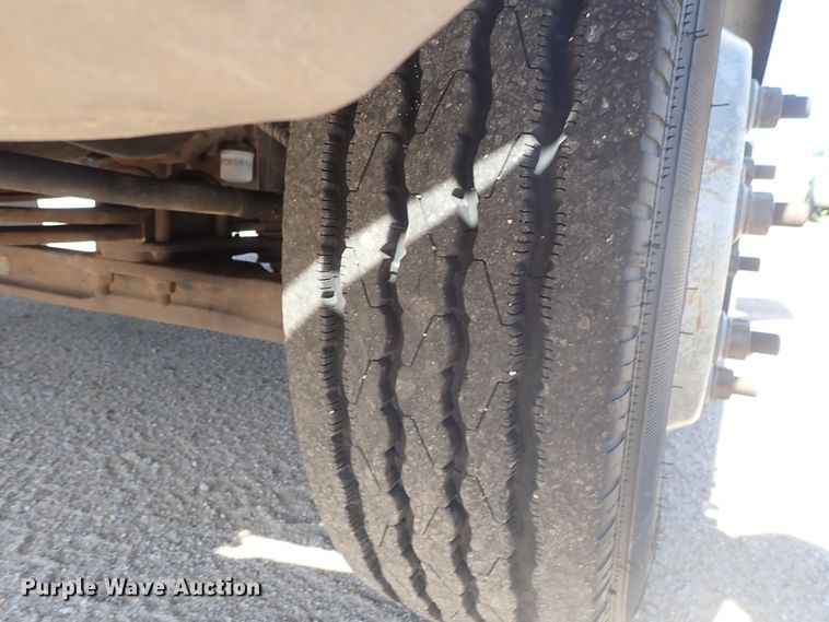 image for item DE5559 2004 GMC C4500 flatbed truck