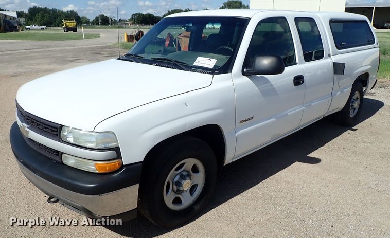 image for item DE5560 2002 Chevrolet Silverado 1500 Ext. Cab pickup truck