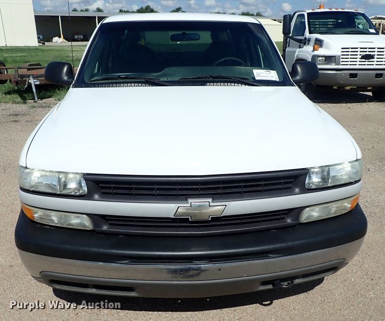 image for item DE5560 2002 Chevrolet Silverado 1500 Ext. Cab pickup truck