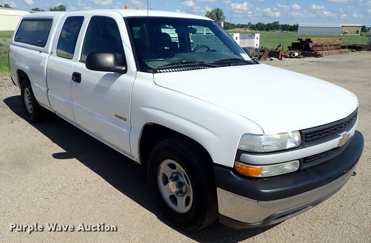image for item DE5560 2002 Chevrolet Silverado 1500 Ext. Cab pickup truck