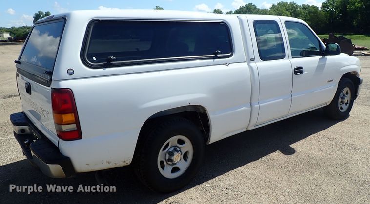 image for item DE5560 2002 Chevrolet Silverado 1500 Ext. Cab pickup truck