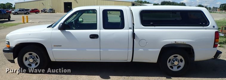 image for item DE5560 2002 Chevrolet Silverado 1500 Ext. Cab pickup truck