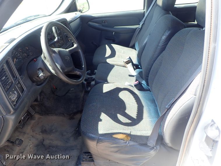 image for item DE5560 2002 Chevrolet Silverado 1500 Ext. Cab pickup truck