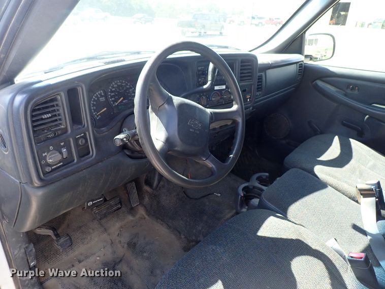 image for item DE5560 2002 Chevrolet Silverado 1500 Ext. Cab pickup truck