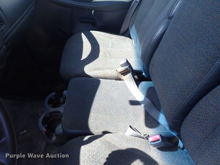 image for item DE5560 2002 Chevrolet Silverado 1500 Ext. Cab pickup truck