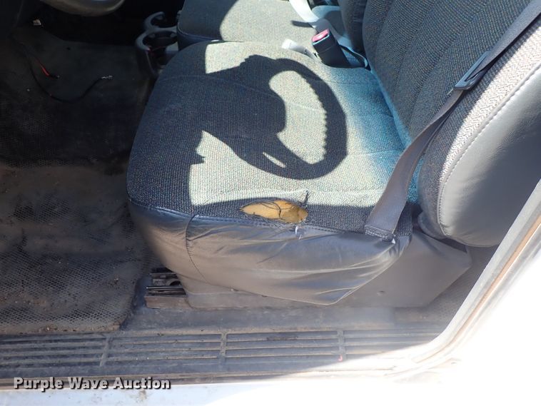 image for item DE5560 2002 Chevrolet Silverado 1500 Ext. Cab pickup truck