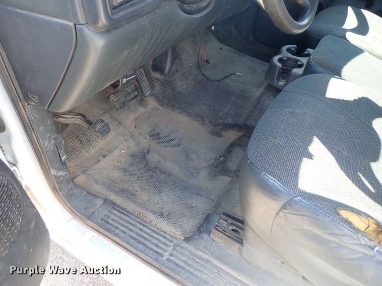 image for item DE5560 2002 Chevrolet Silverado 1500 Ext. Cab pickup truck