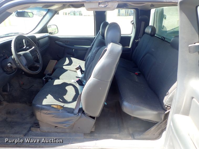 image for item DE5560 2002 Chevrolet Silverado 1500 Ext. Cab pickup truck