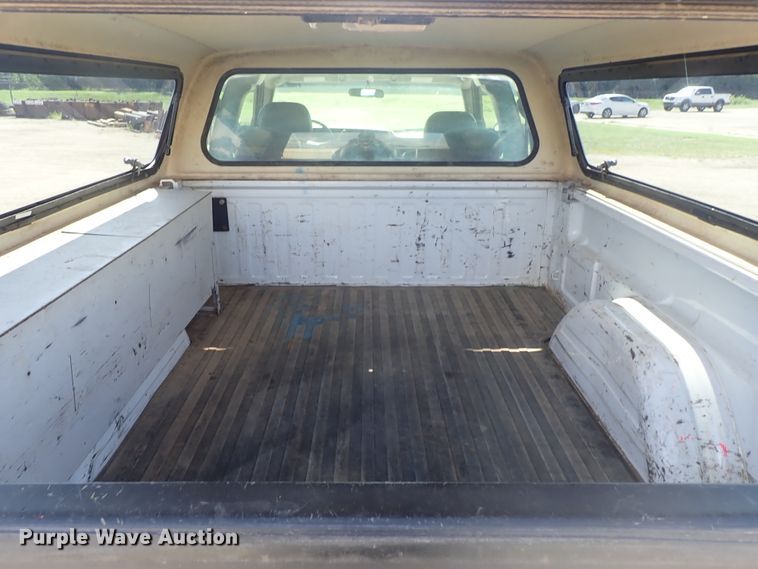 image for item DE5560 2002 Chevrolet Silverado 1500 Ext. Cab pickup truck