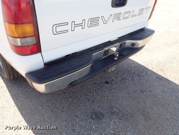 image for item DE5560 2002 Chevrolet Silverado 1500 Ext. Cab pickup truck