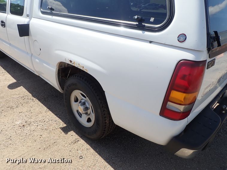 image for item DE5560 2002 Chevrolet Silverado 1500 Ext. Cab pickup truck