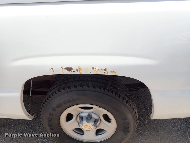 image for item DE5560 2002 Chevrolet Silverado 1500 Ext. Cab pickup truck