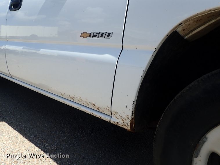 image for item DE5560 2002 Chevrolet Silverado 1500 Ext. Cab pickup truck