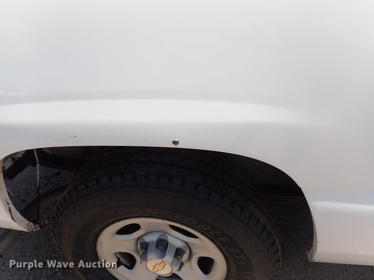 image for item DE5560 2002 Chevrolet Silverado 1500 Ext. Cab pickup truck