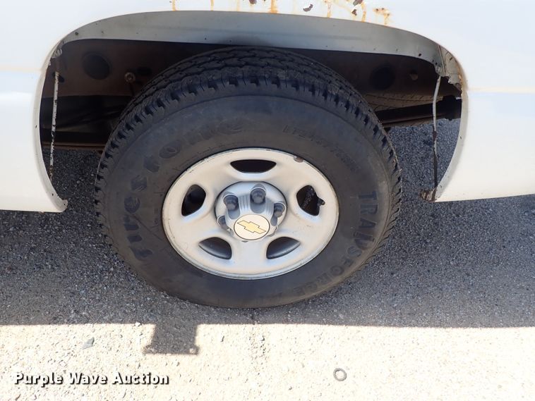 image for item DE5560 2002 Chevrolet Silverado 1500 Ext. Cab pickup truck